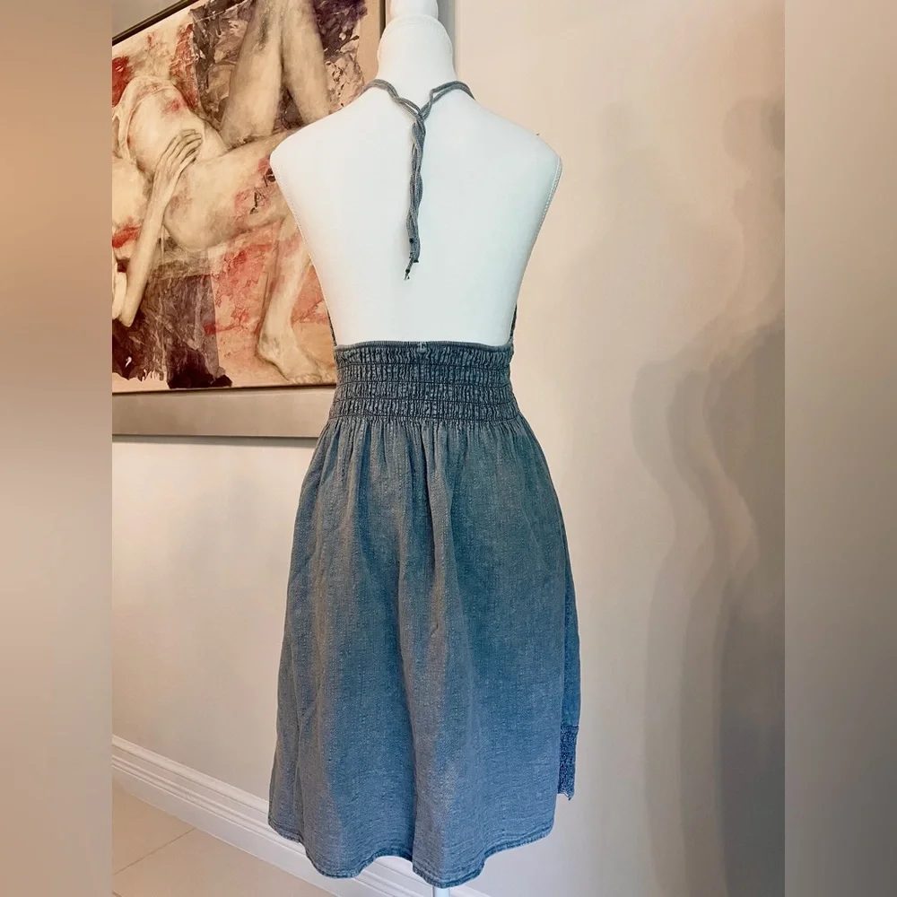 Mannequin size:
      Bust  : 32.5 
      Waist: 25.2
      Hip    : 34.5 - Picture 2 of 3